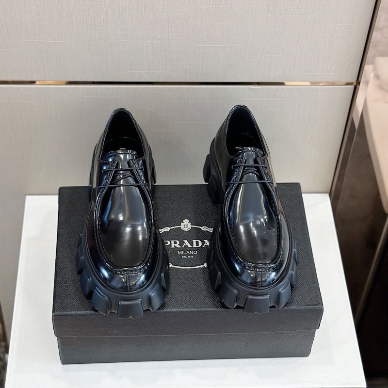 Pra*a leather shoes